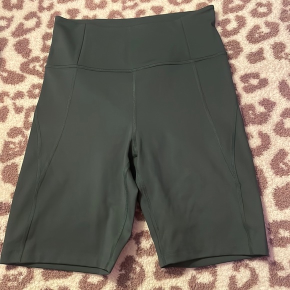 Girlfriend Collective Biker Shorts - Picture 2 of 5